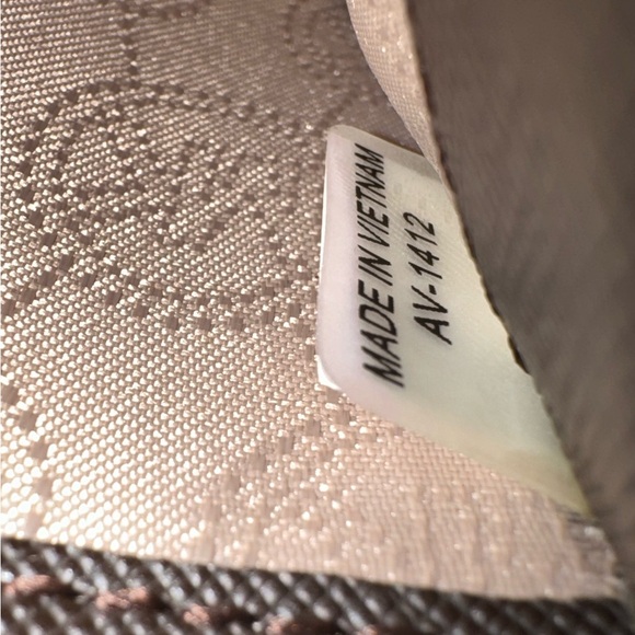 Michael Kors Jet Set Travel Logo Wallet - Picture 10 of 11